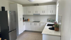 3BR Cozy Sunnybank Hills Home